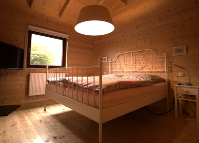 Schlafzimmer mit Doppelbett
