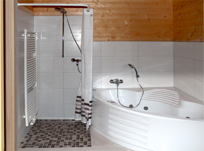 Bad mit Whirlpool